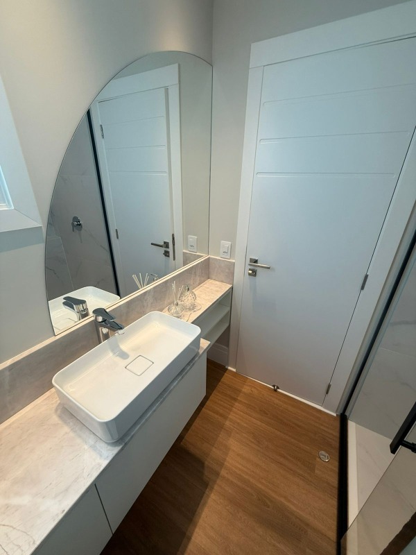 Apartamento à venda no Pioneiros: 