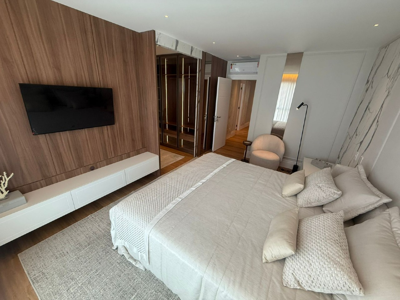 Apartamento à venda no Pioneiros: 