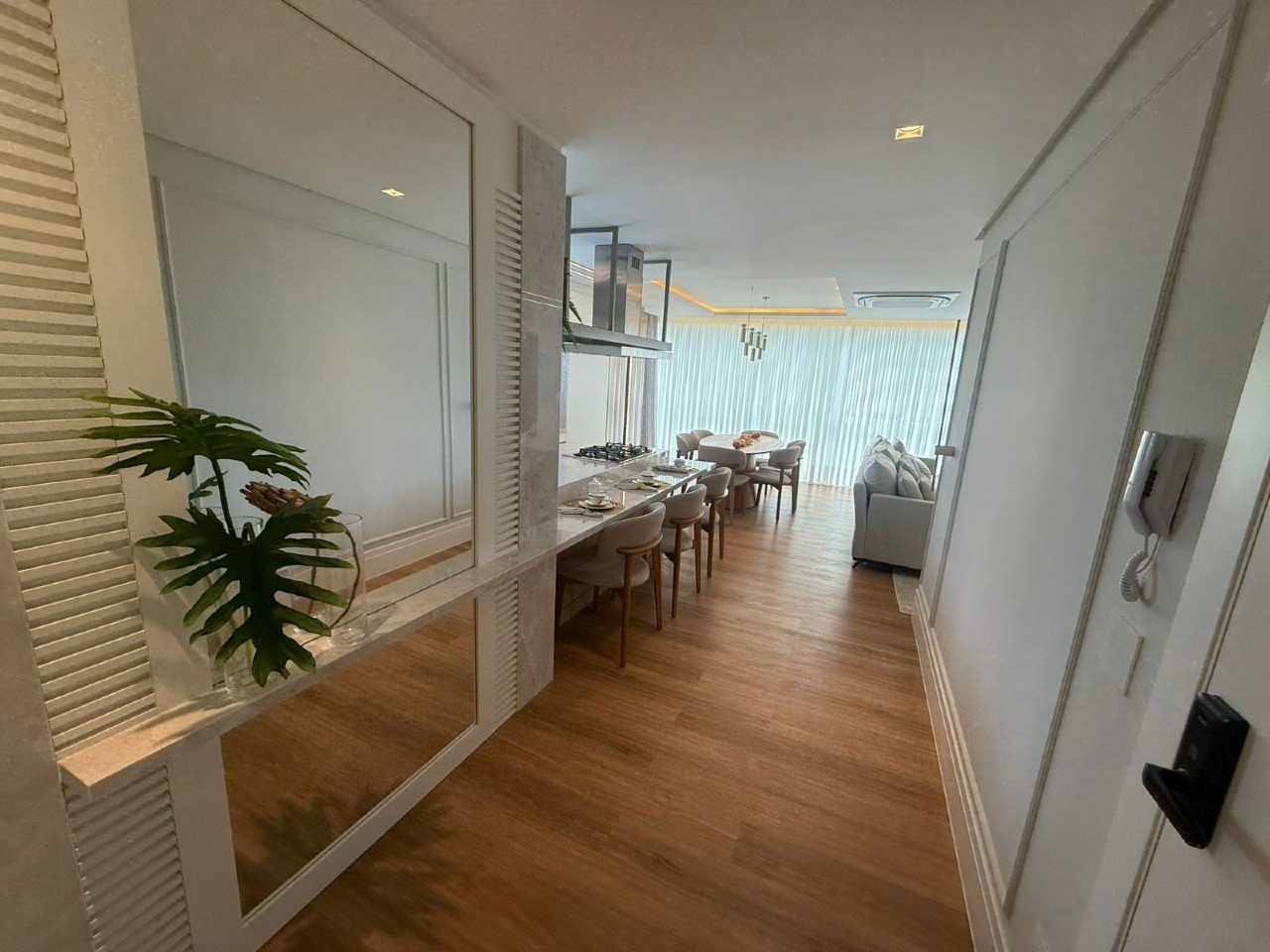 Apartamento à venda no Pioneiros: 