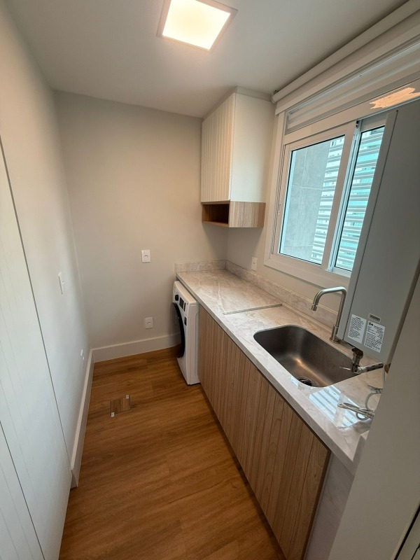 Apartamento à venda no Pioneiros: 