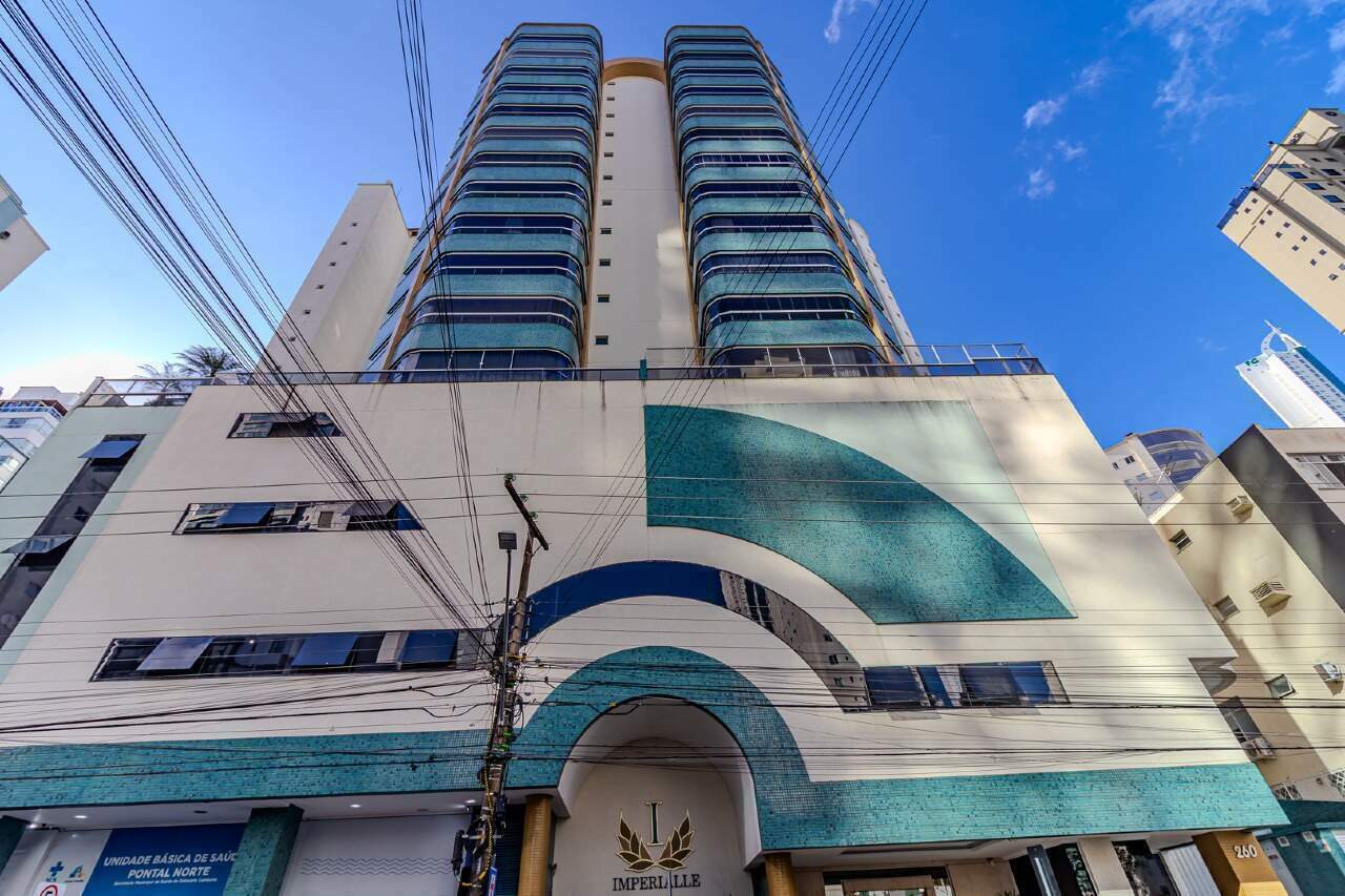 Apartamento à venda no Pioneiros: 