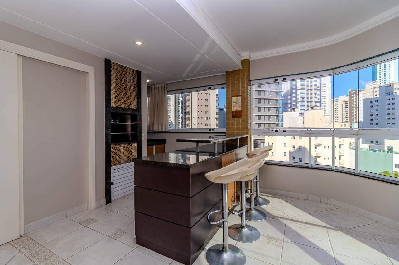 Apartamento à venda no Pioneiros: 