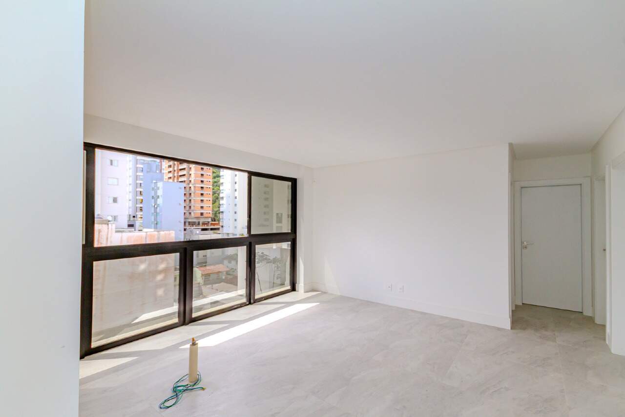 Apartamento à venda no Pioneiros: 
