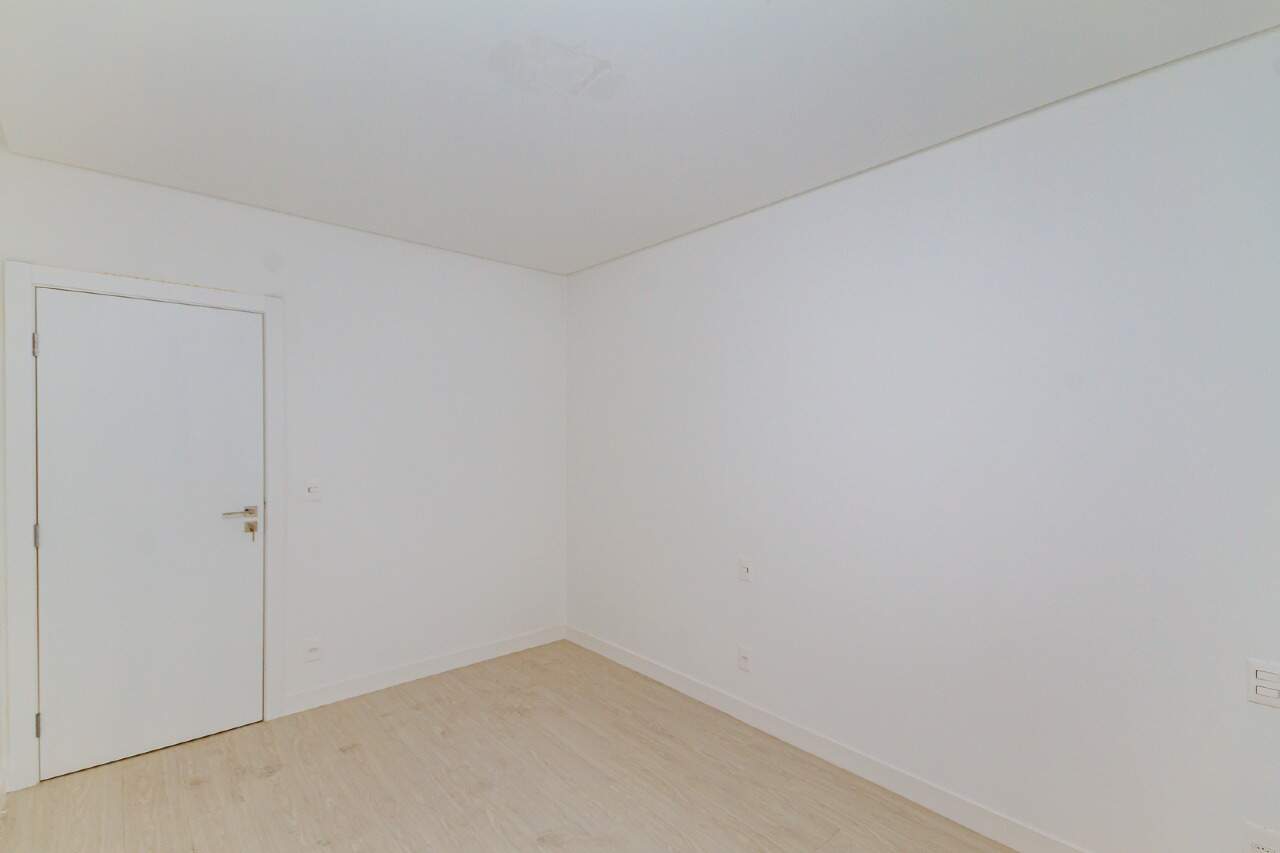 Apartamento à venda no Pioneiros: 
