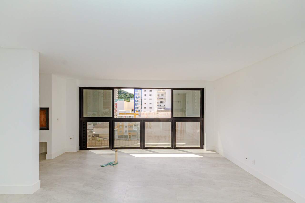 Apartamento à venda no Pioneiros: 