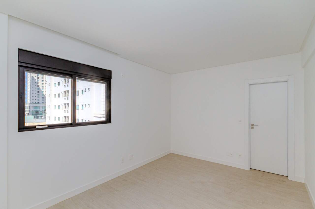 Apartamento à venda no Pioneiros: 