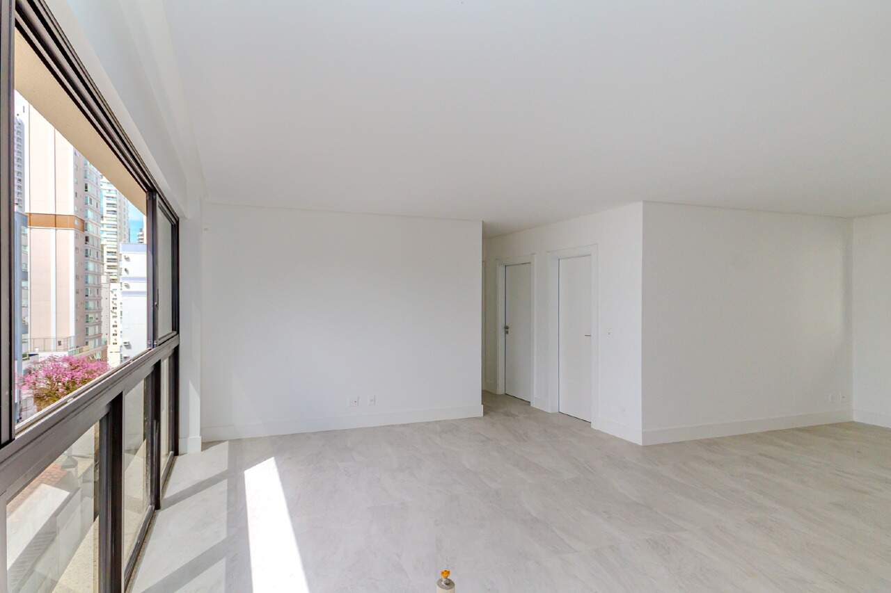 Apartamento à venda no Pioneiros: 