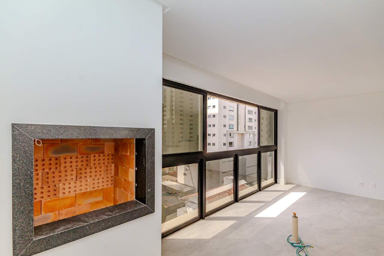 Apartamento à venda no Pioneiros: 