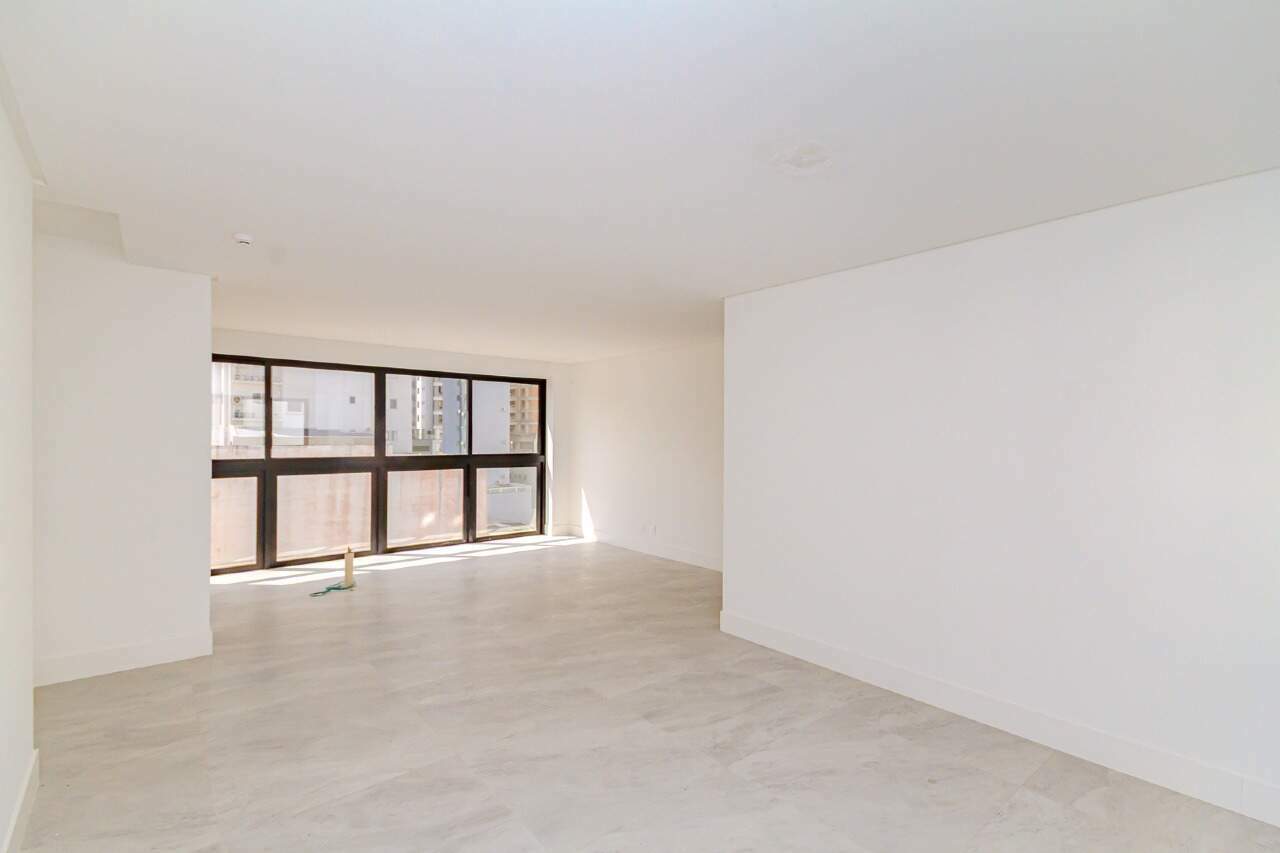Apartamento à venda no Pioneiros: 