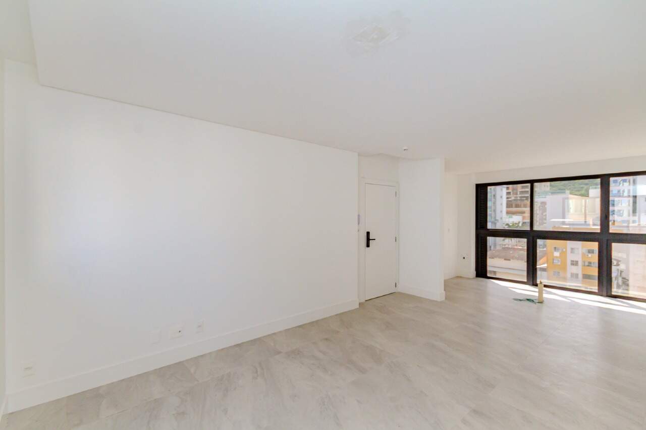 Apartamento à venda no Pioneiros: 