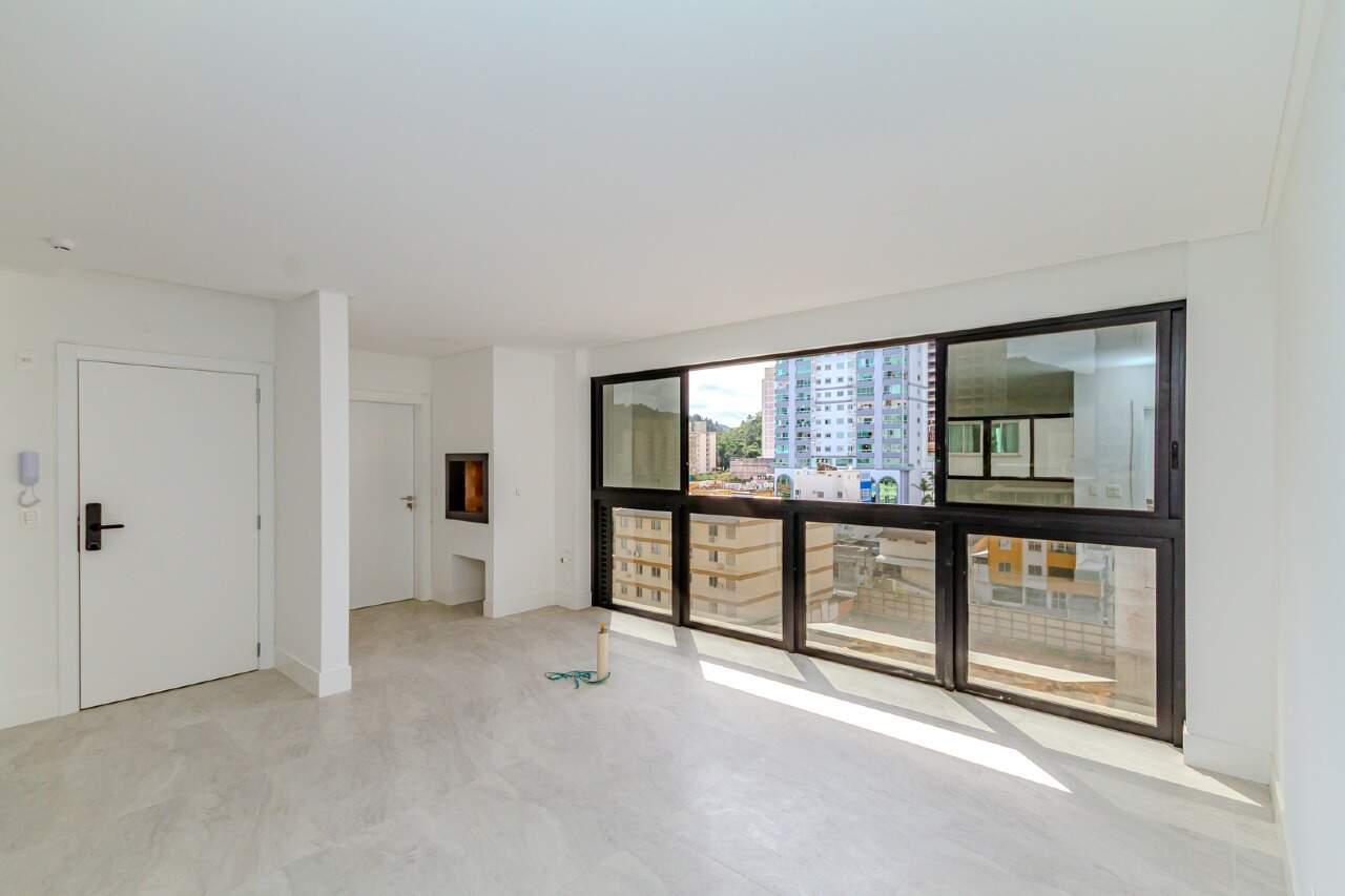 Apartamento à venda no Pioneiros: 