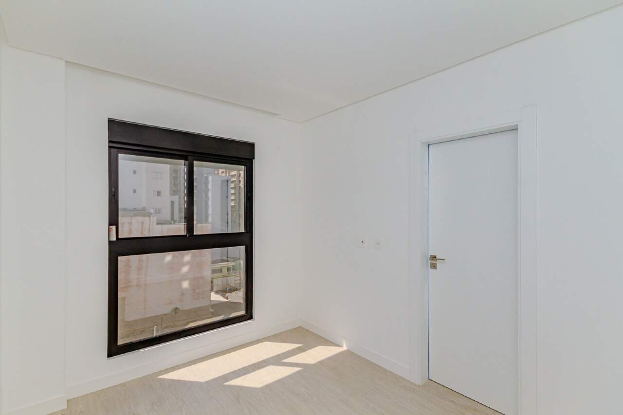 Apartamento à venda no Pioneiros: 