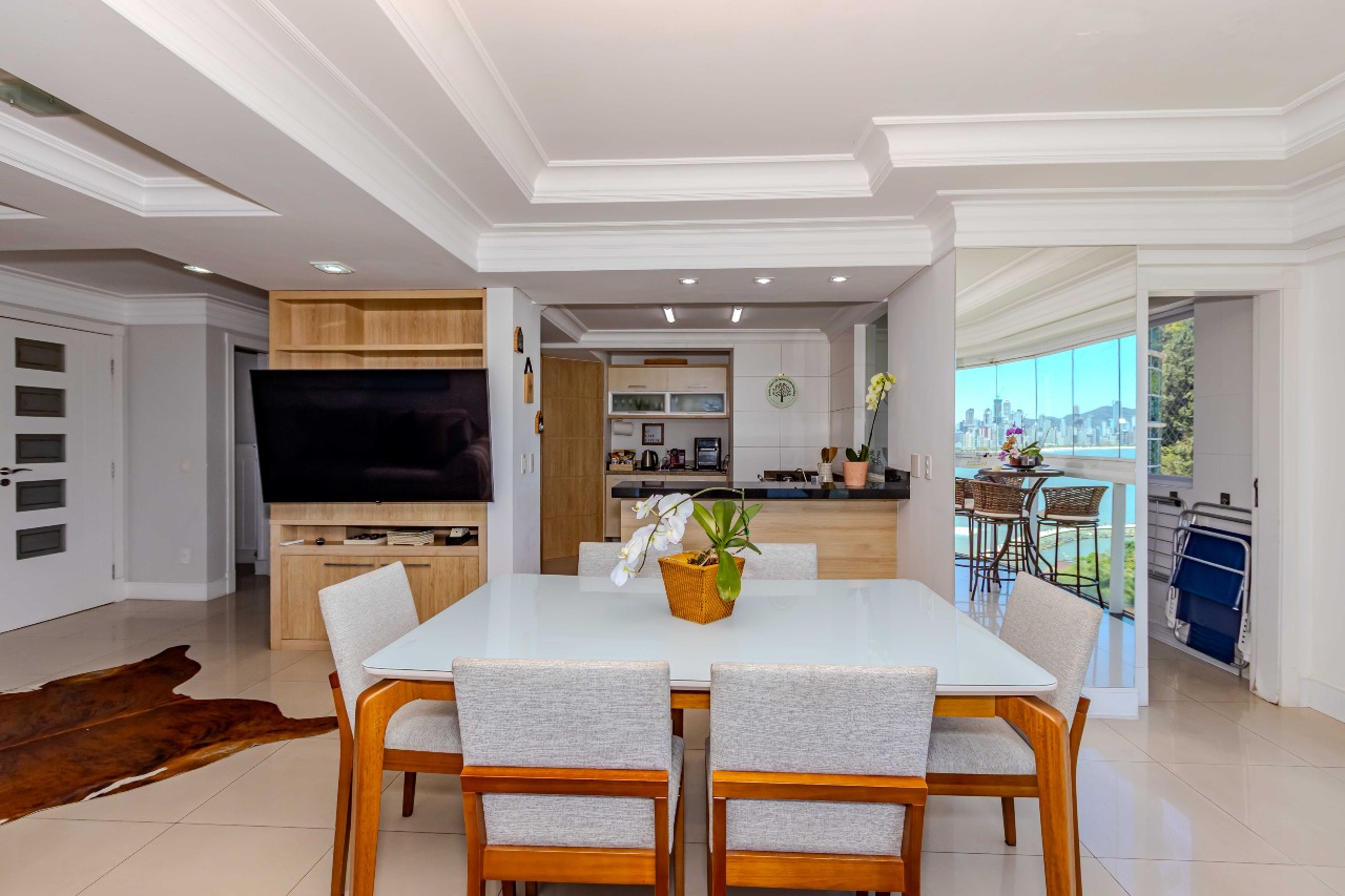 Apartamento à venda no Pioneiros: 