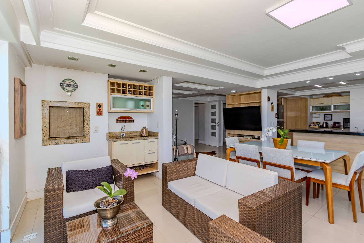 Apartamento à venda no Pioneiros: 