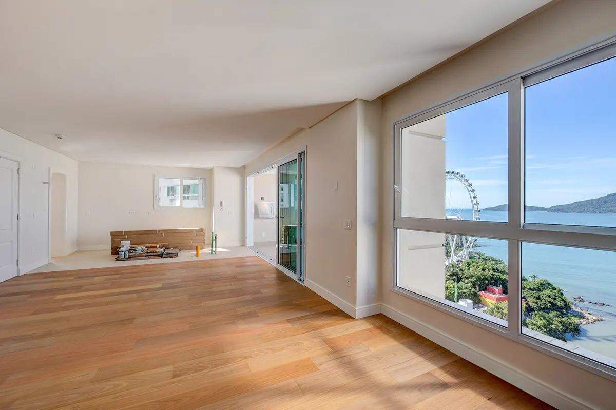 Apartamento à venda no Pioneiros: 