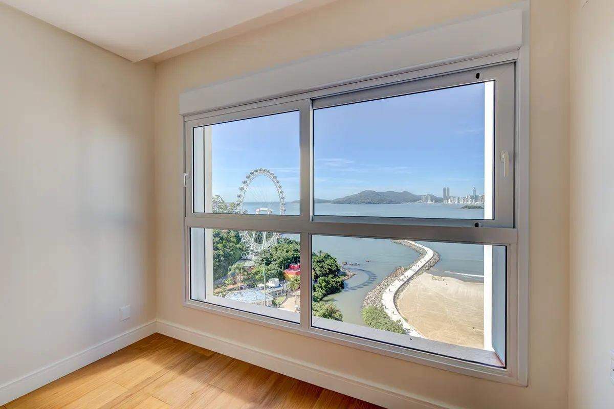 Apartamento à venda no Pioneiros: 