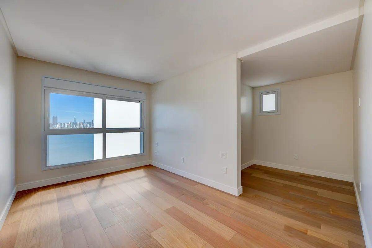 Apartamento à venda no Pioneiros: 