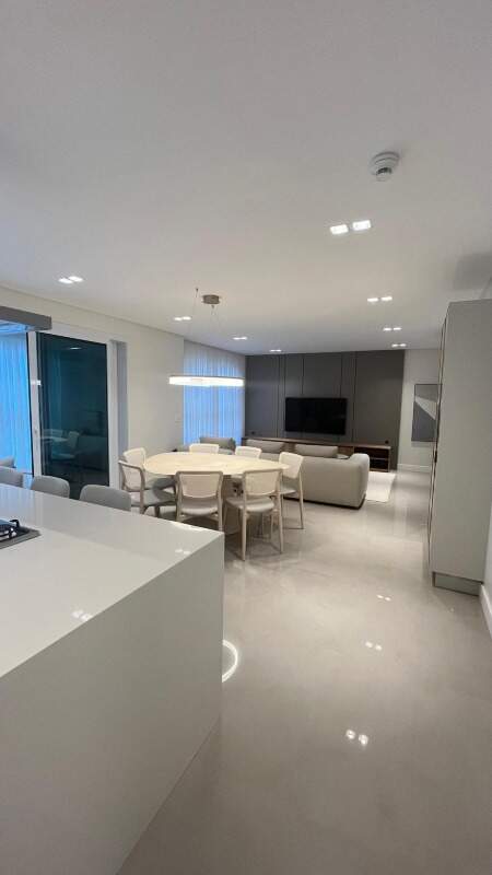 Apartamento à venda no Pioneiros: 