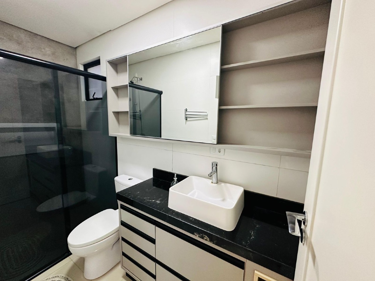 Apartamento diferenciado à venda no Praia dos Amores: 