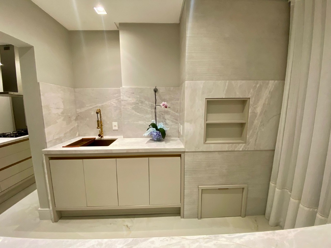 Apartamento à venda no Pioneiros: 