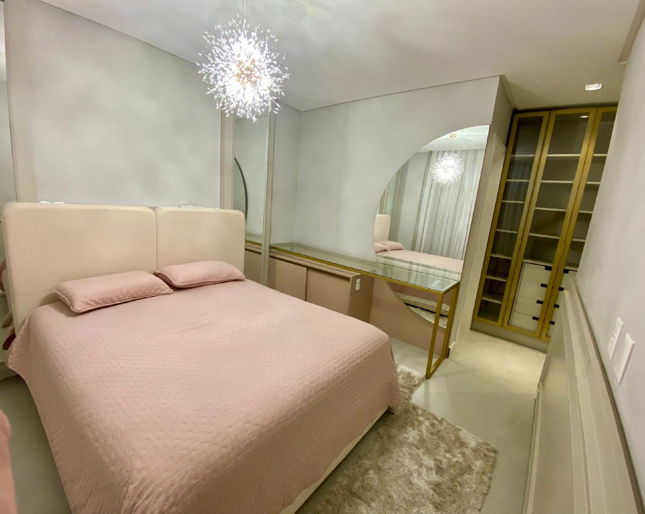 Apartamento à venda no Pioneiros: 