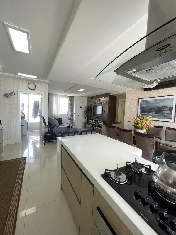 Apartamento à venda no Pioneiros: 