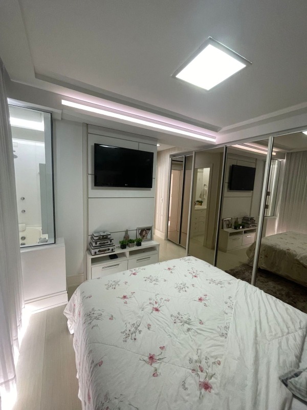 Apartamento à venda no Pioneiros: 