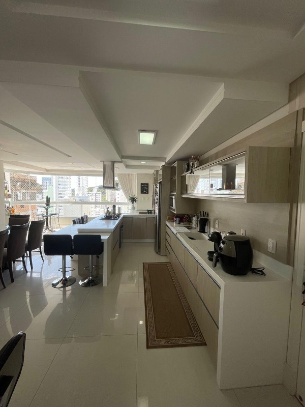 Apartamento à venda no Pioneiros: 