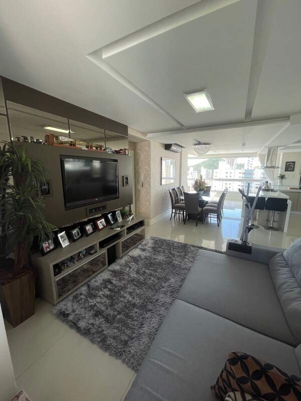 Apartamento à venda no Pioneiros: 