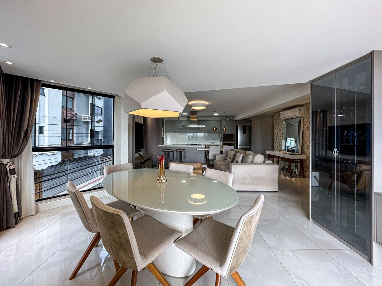 Apartamento diferenciado à venda no Centro: 