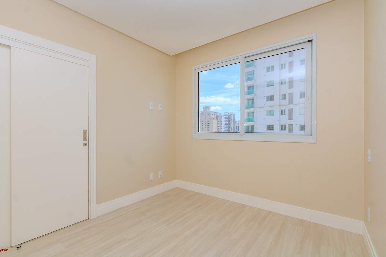 Apartamento à venda no Pioneiros: 