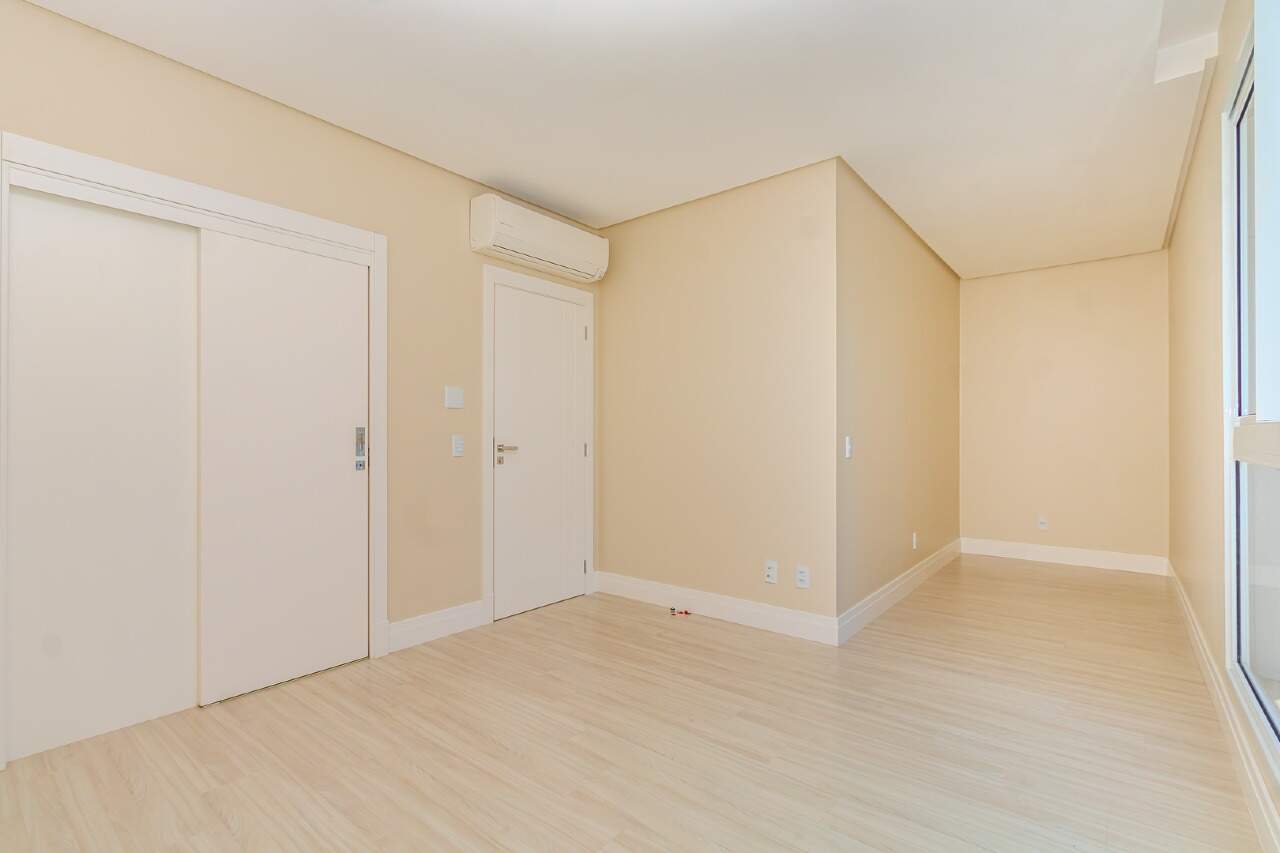 Apartamento à venda no Pioneiros: 