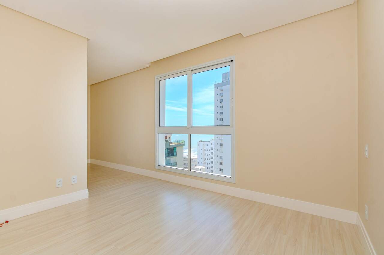 Apartamento à venda no Pioneiros: 