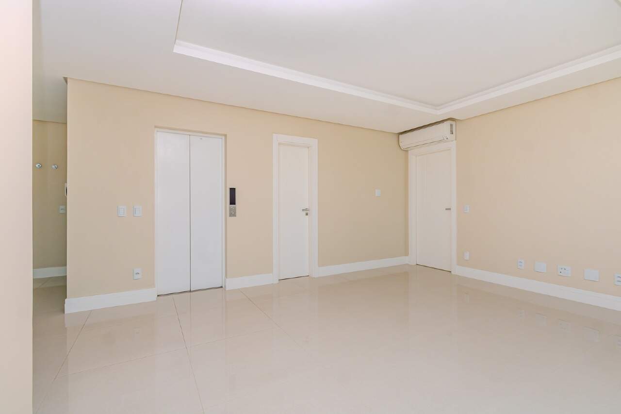 Apartamento à venda no Pioneiros: 