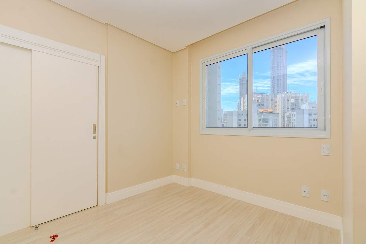 Apartamento à venda no Pioneiros: 