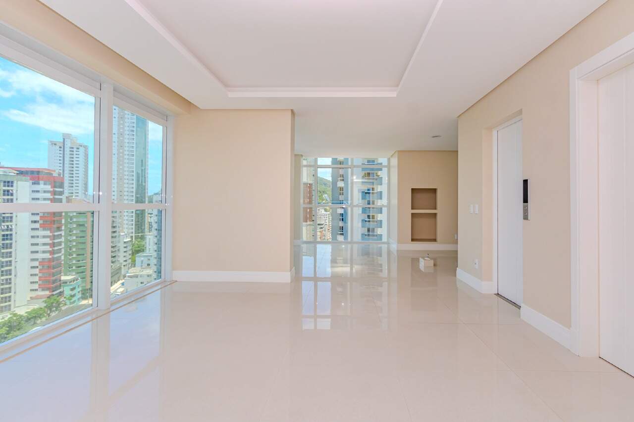 Apartamento à venda no Pioneiros: 