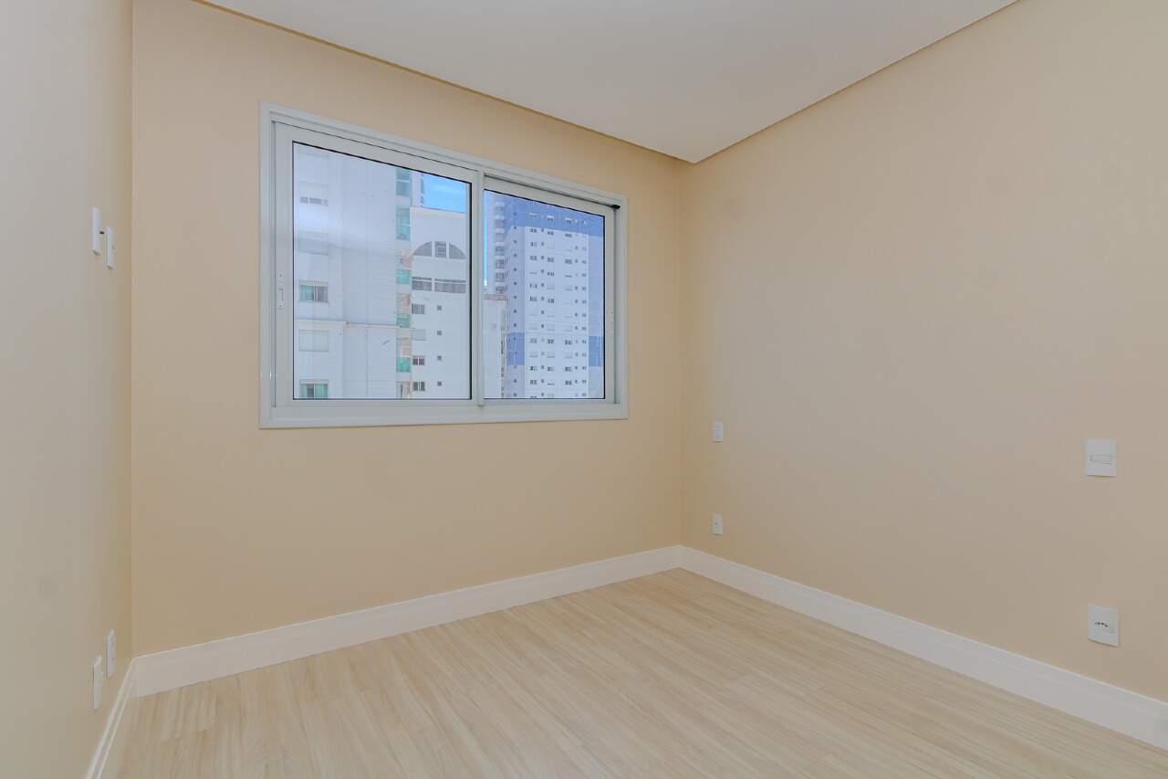 Apartamento à venda no Pioneiros: 