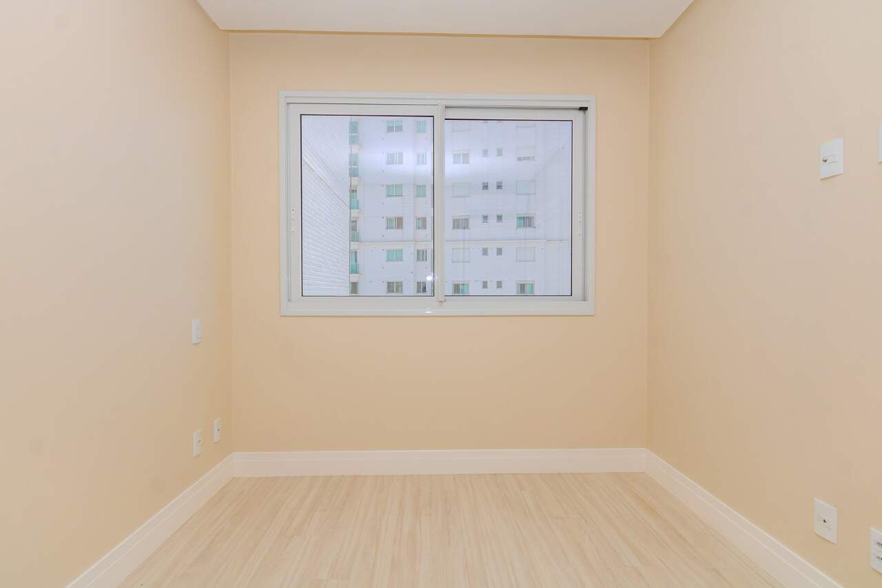 Apartamento à venda no Pioneiros: 