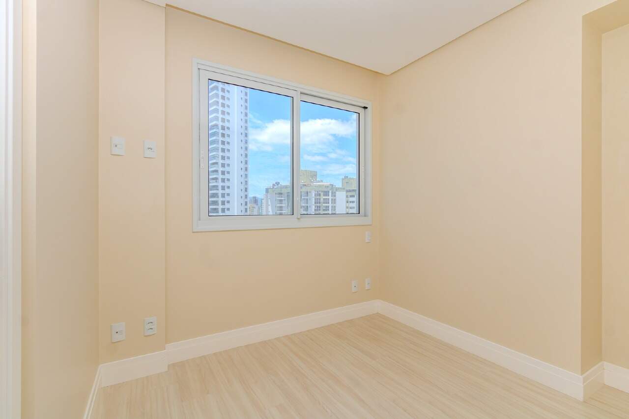 Apartamento à venda no Pioneiros: 