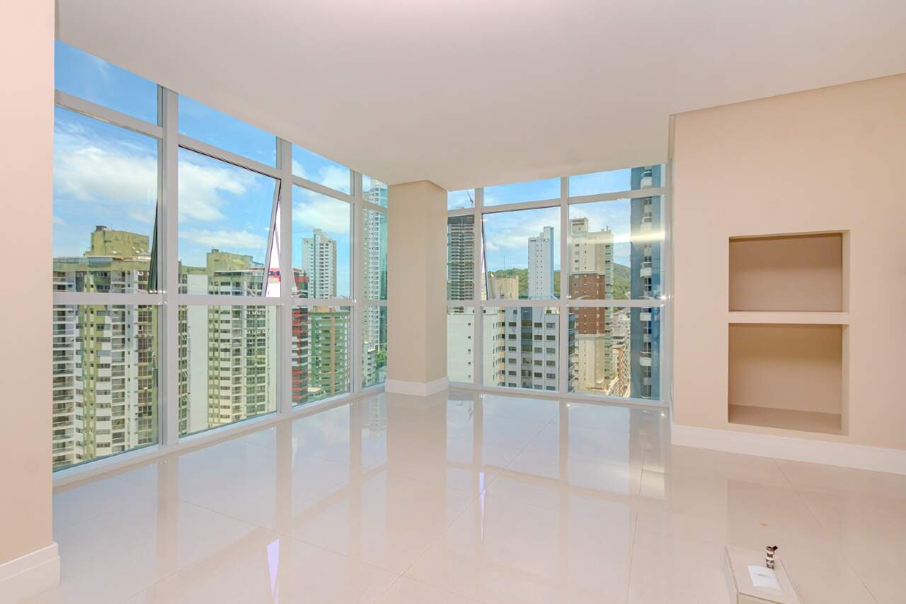 Apartamento à venda no Pioneiros: 