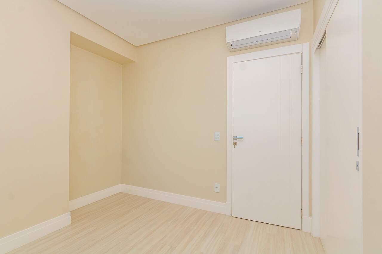 Apartamento à venda no Pioneiros: 