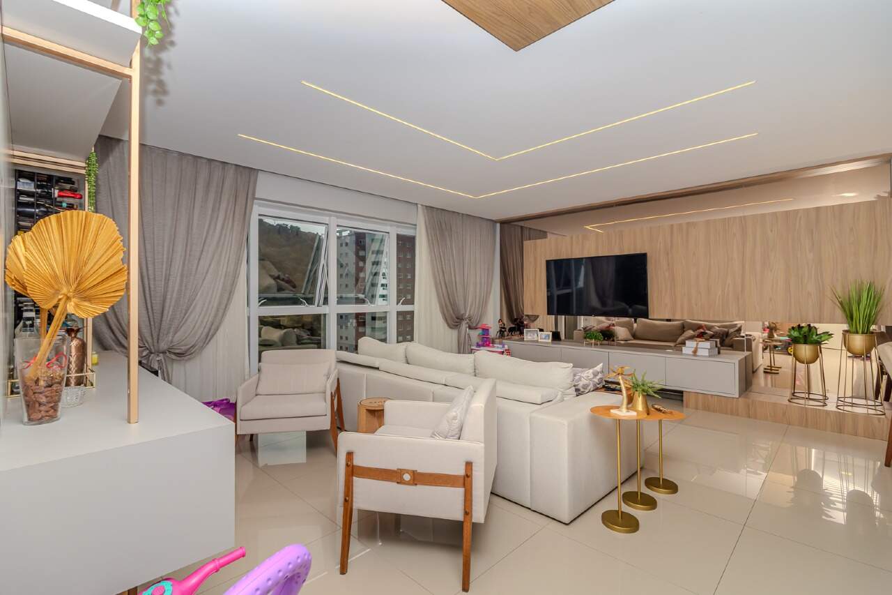 Apartamento à venda no Pioneiros:
