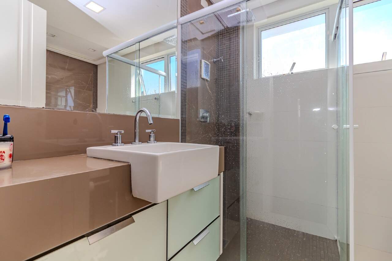Apartamento à venda no Pioneiros: 