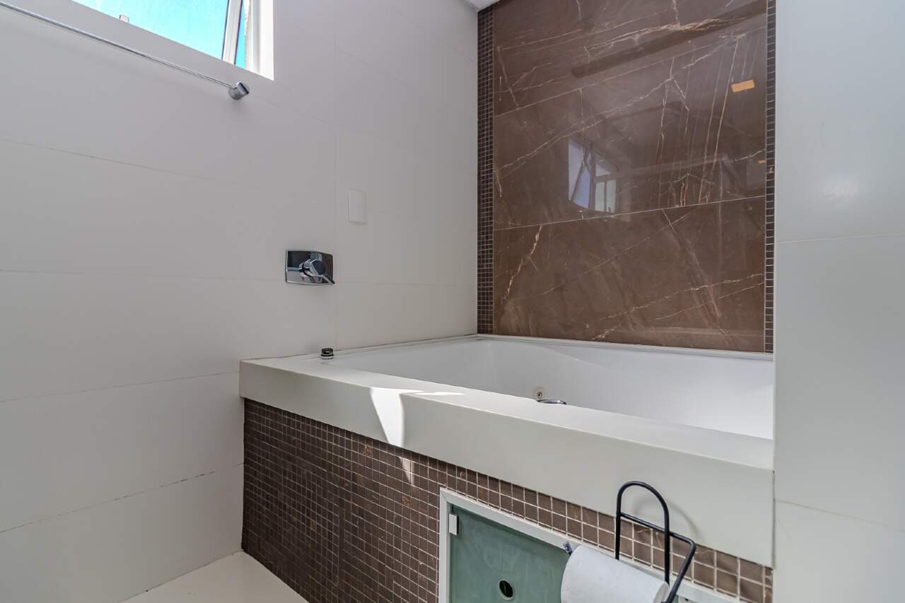 Apartamento à venda no Pioneiros: 