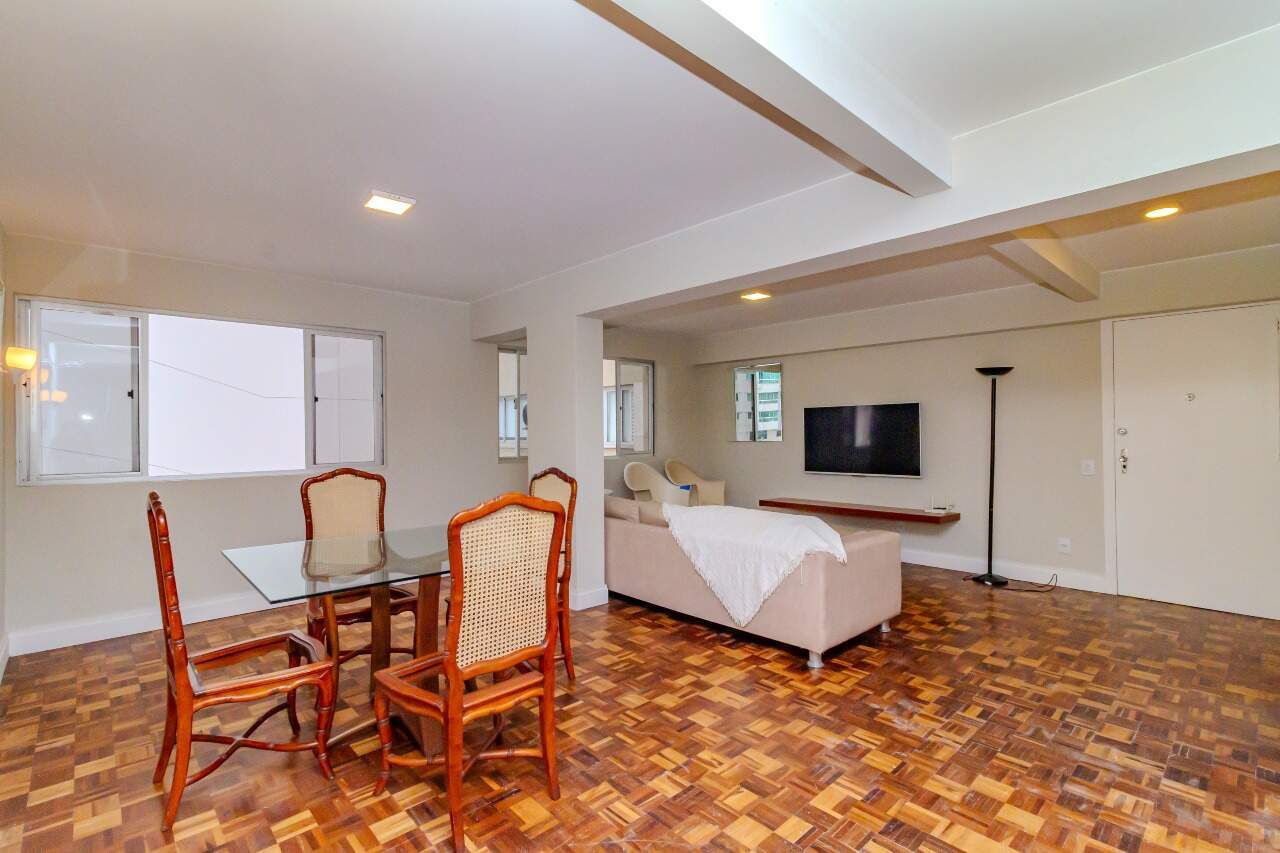 Apartamento à venda no Pioneiros: 