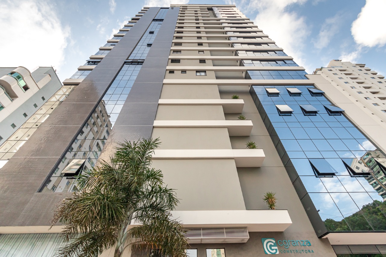 Apartamento à venda no Pioneiros: 