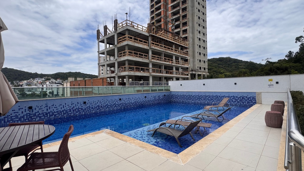 Apartamento à venda no Pioneiros: 