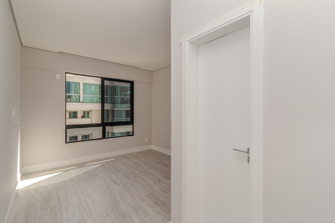 Apartamento à venda no Pioneiros: 