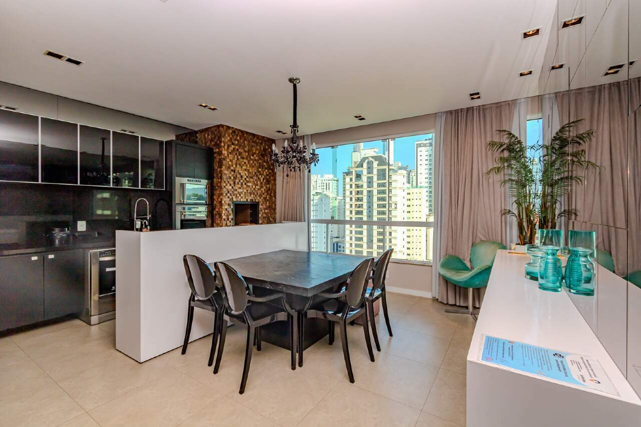 Apartamento à venda no Pioneiros: 