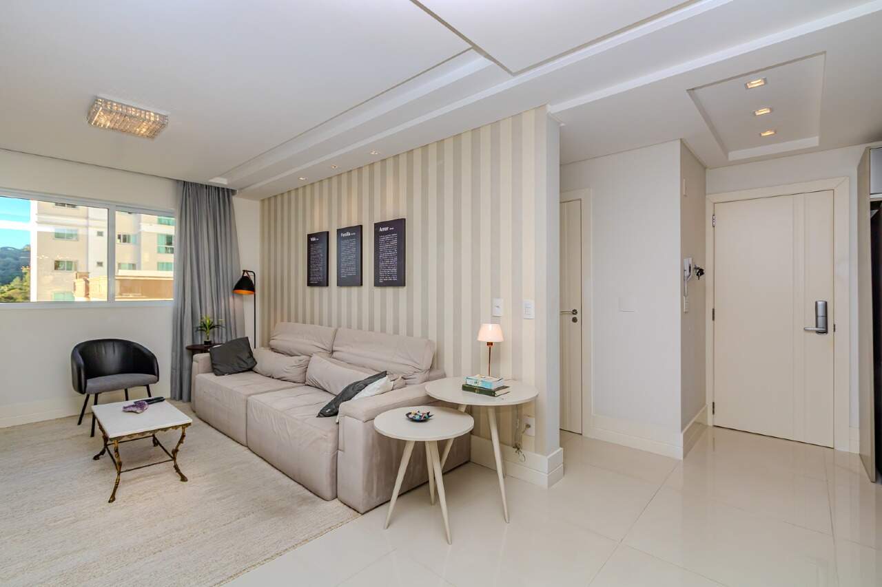 Apartamento à venda no Pioneiros: 